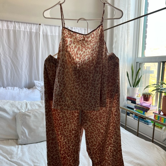Victoria’s Secret Silk Pink Leopard Print Pajamas Set - Picture 1 of 4